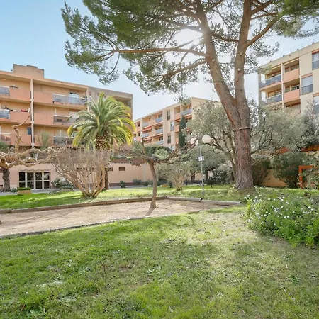 In With Swimming Pool And Balcony * Hyeres