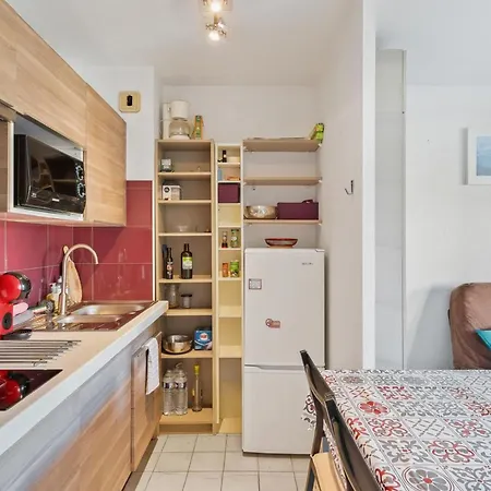 In With Swimming Pool And Balcony דירה *