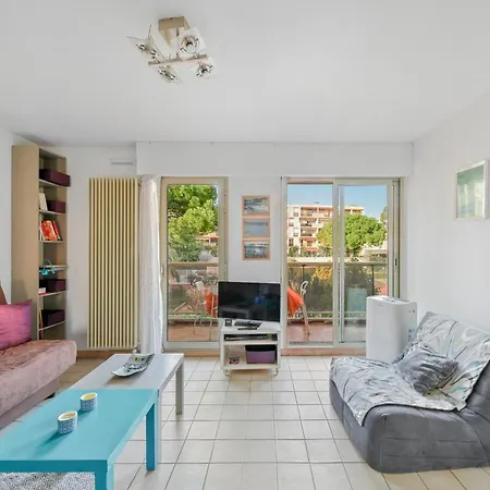 In With Swimming Pool And Balcony *
